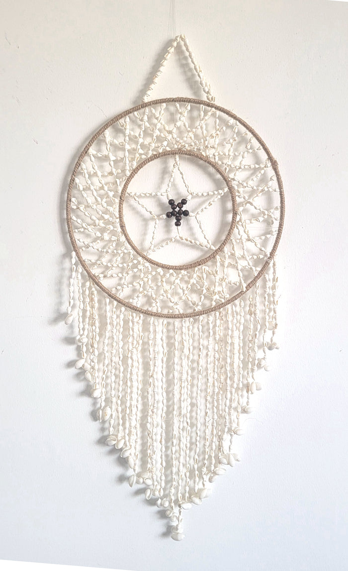 Handmade Shell Dreamcatcher Wall Hanging: A Boho-Chic Dream Guardian 🌙