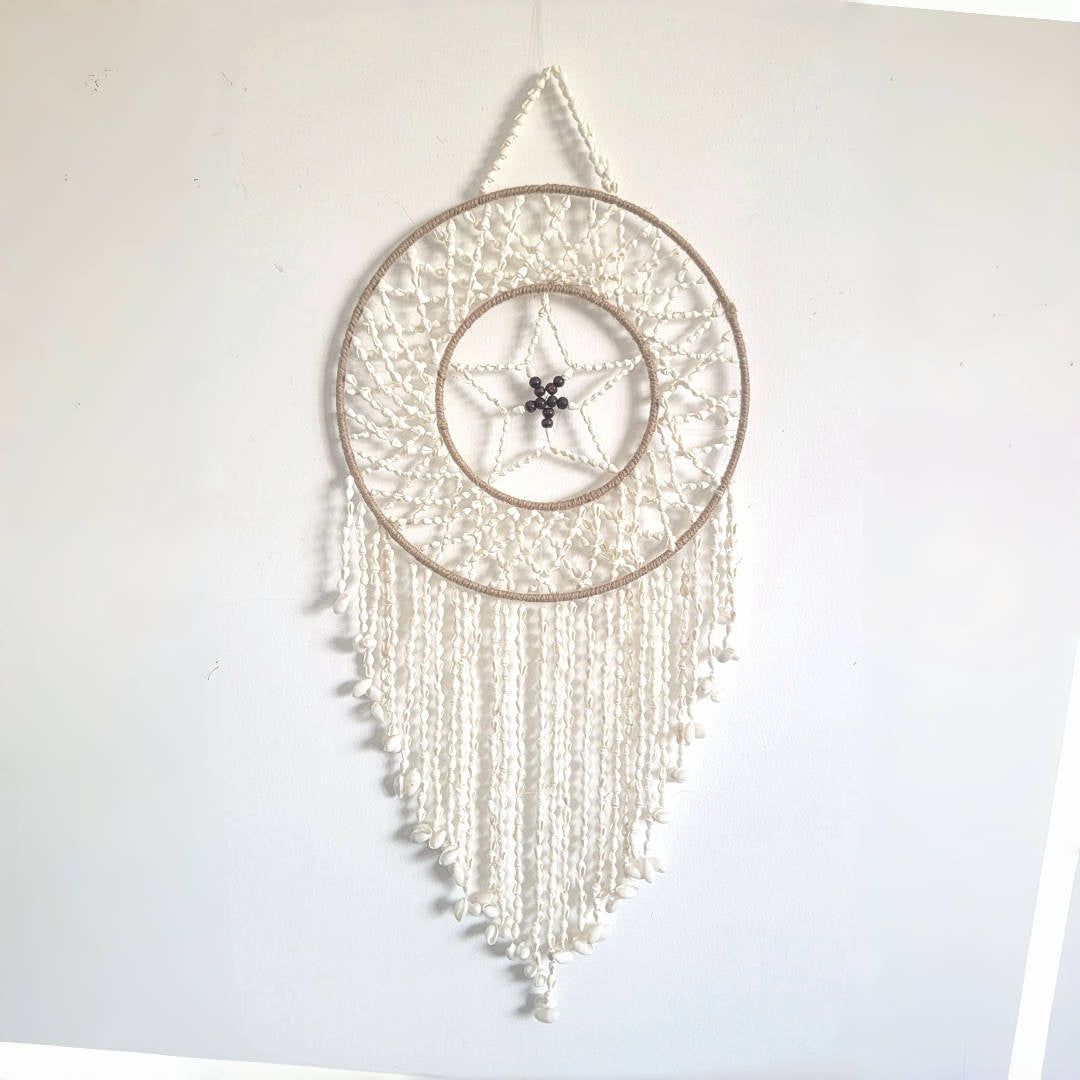 Handmade Shell Dreamcatcher Wall Hanging: A Boho-Chic Dream Guardian 🌙