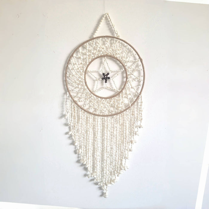 Handmade Shell Dreamcatcher Wall Hanging: A Boho-Chic Dream Guardian 🌙