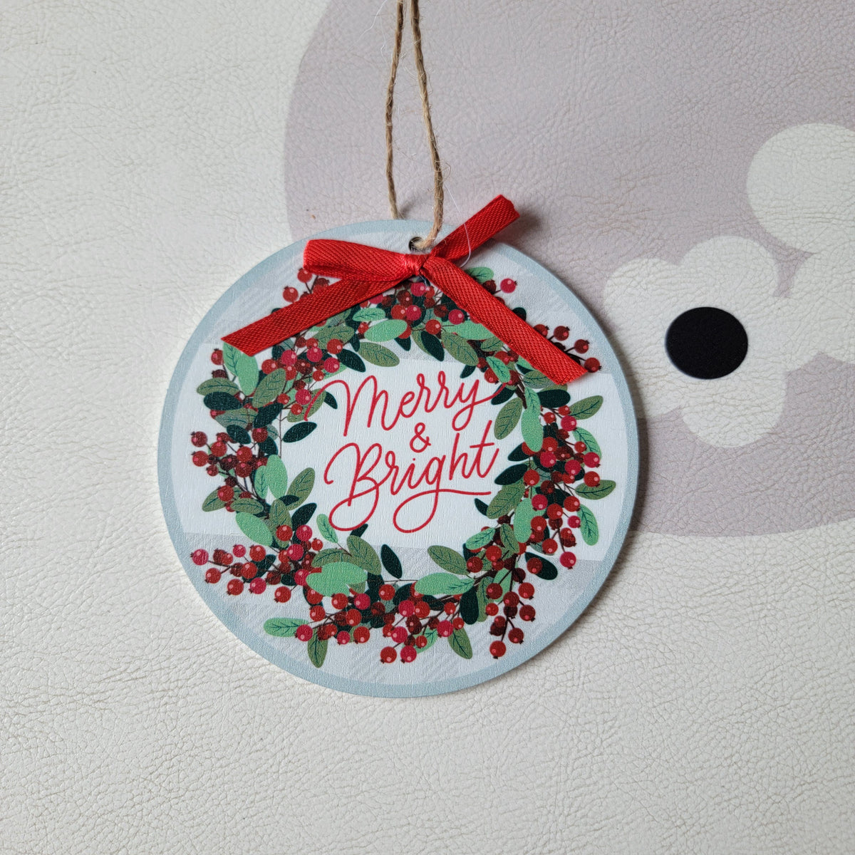 4pcs/pack, CHRISTMAS ORNAMENT, WOODEN ORNAMENT-Flat Pick - Xmas Wreath w/"Merry & Bright" & Bow Wood Hanger