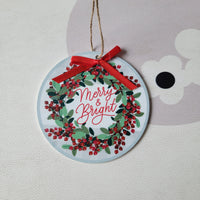 4pcs/pack, CHRISTMAS ORNAMENT, WOODEN ORNAMENT-Flat Pick - Xmas Wreath w/"Merry & Bright" & Bow Wood Hanger
