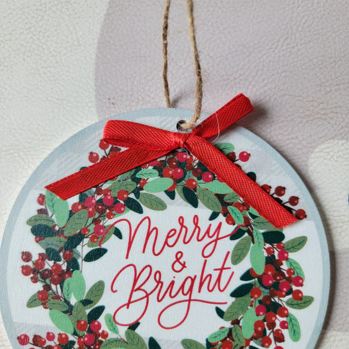 4pcs/pack, CHRISTMAS ORNAMENT, WOODEN ORNAMENT-Flat Pick - Xmas Wreath w/"Merry & Bright" & Bow Wood Hanger