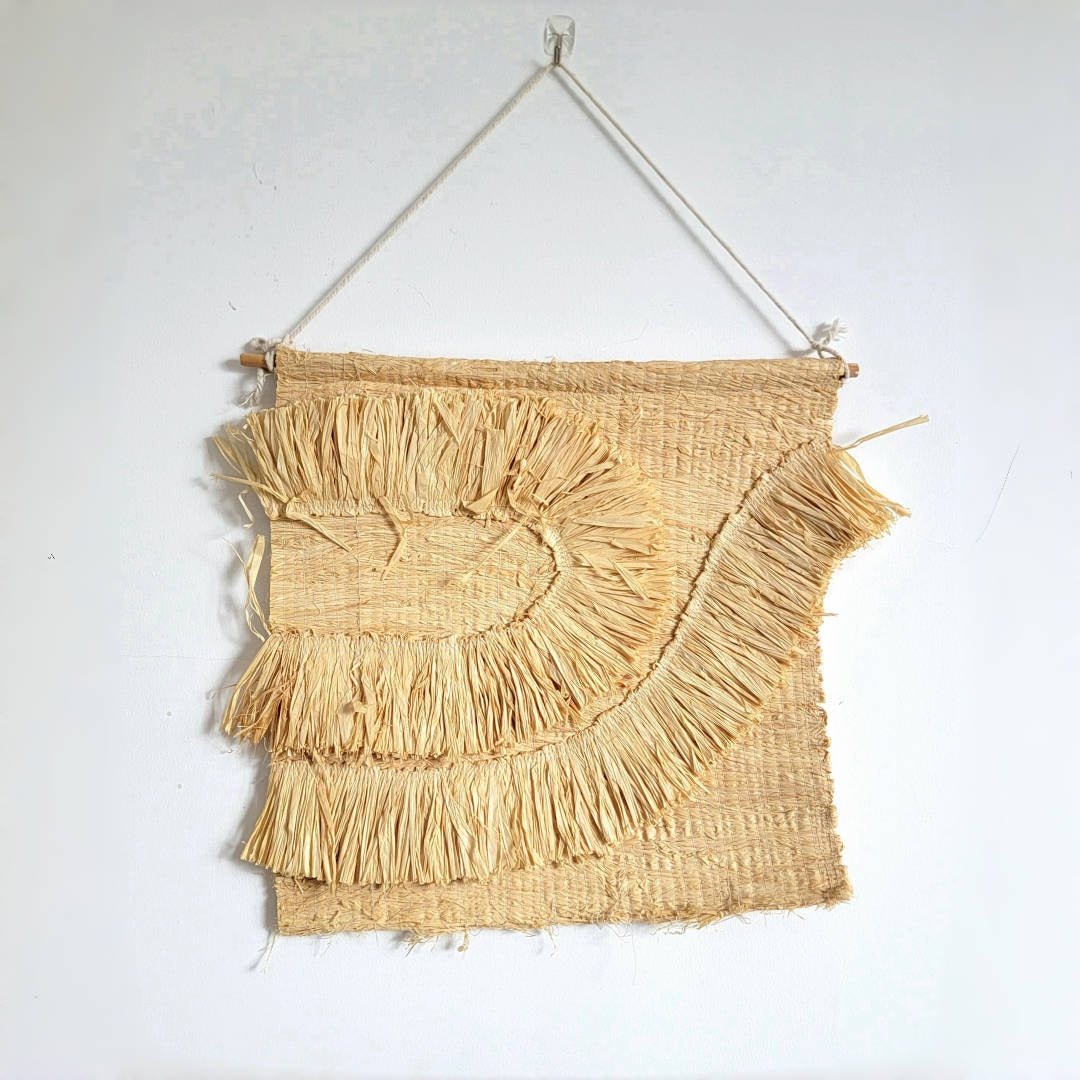 Hand - Woven Straw Wall Hanging: Boho - Chic Home Decor natural fiber raffia decoration wall decoration