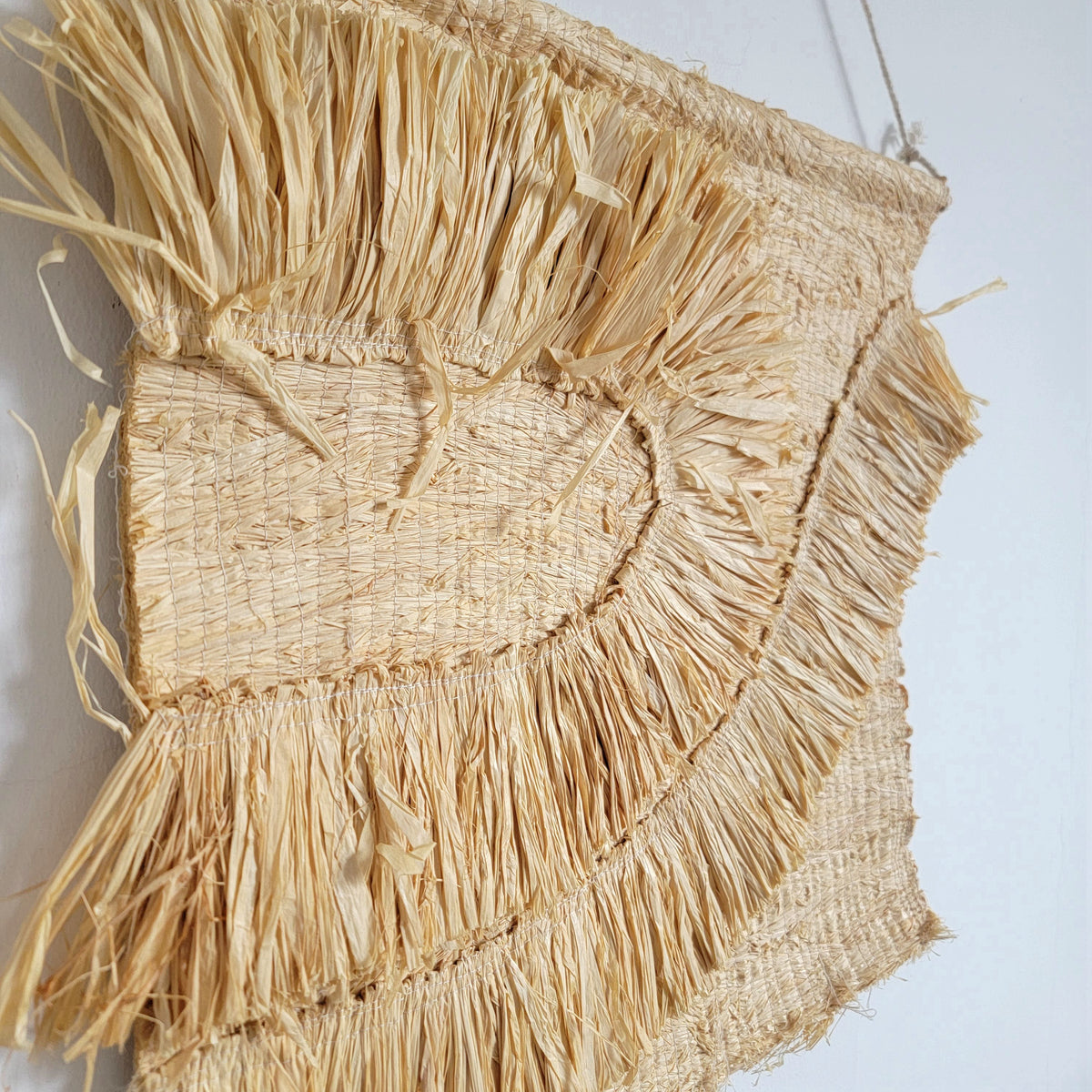 Hand - Woven Straw Wall Hanging: Boho - Chic Home Decor natural fiber raffia decoration wall decoration