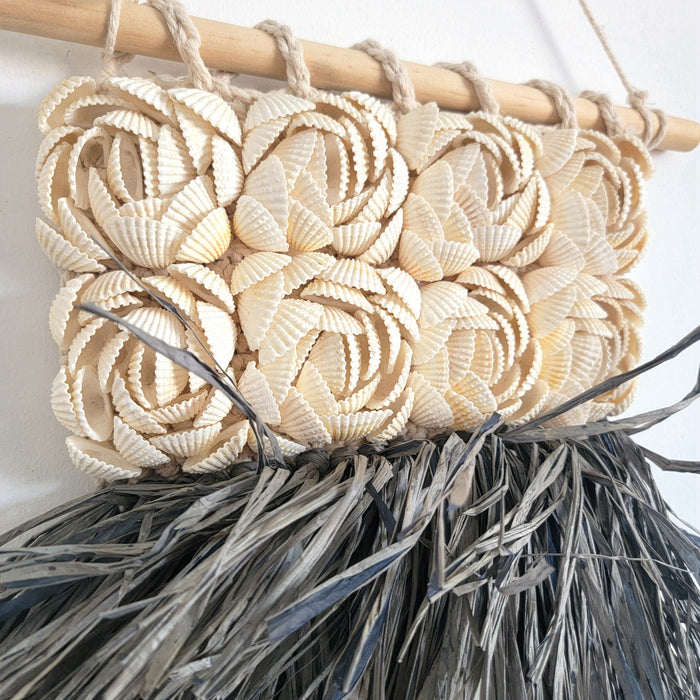 HOME DECOR-RAFFIA DECORATION-WALL DECORATION--RAFFIA AND SHELLS