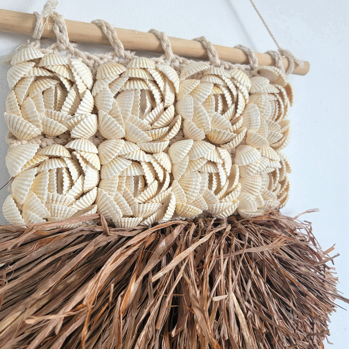 HOME DECOR-RAFFIA DECORATION-WALL DECORATION--RAFFIA AND SHELLS
