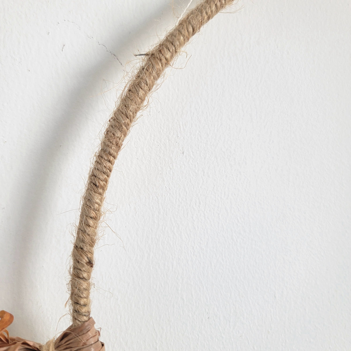 HOME DECORATION RAFFIA DECORATION NATURAL FIBER D25CM, H49CM