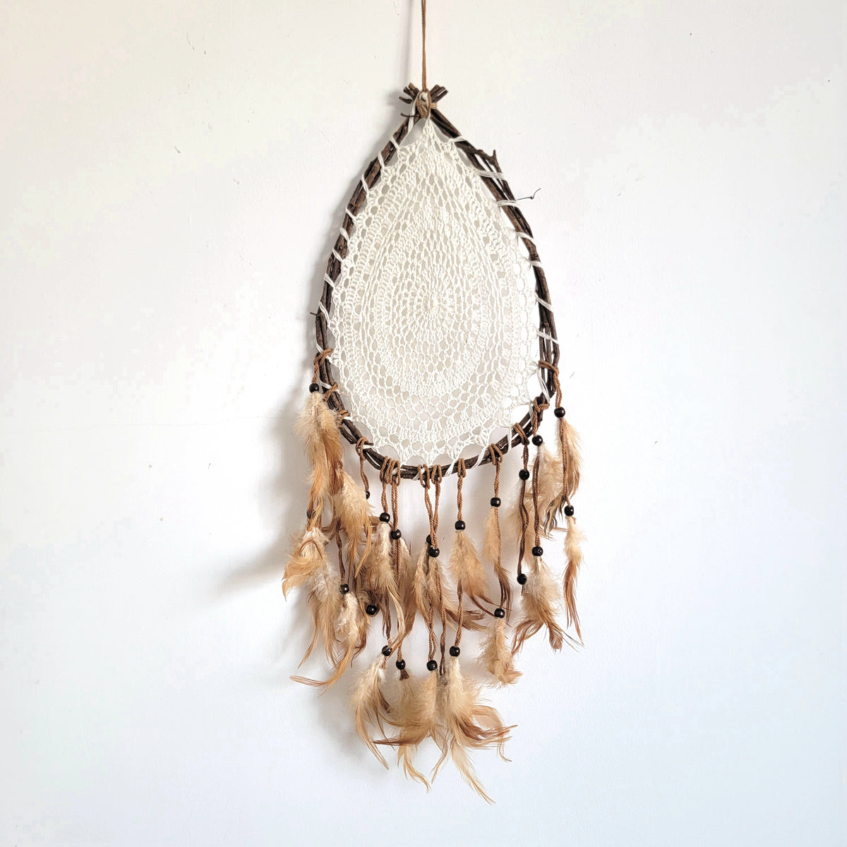 BOHO HOME DECORATION BOHO DREAMCATCHER WALL DECORATION  Drop shape with feathers-with branch, with crochet web