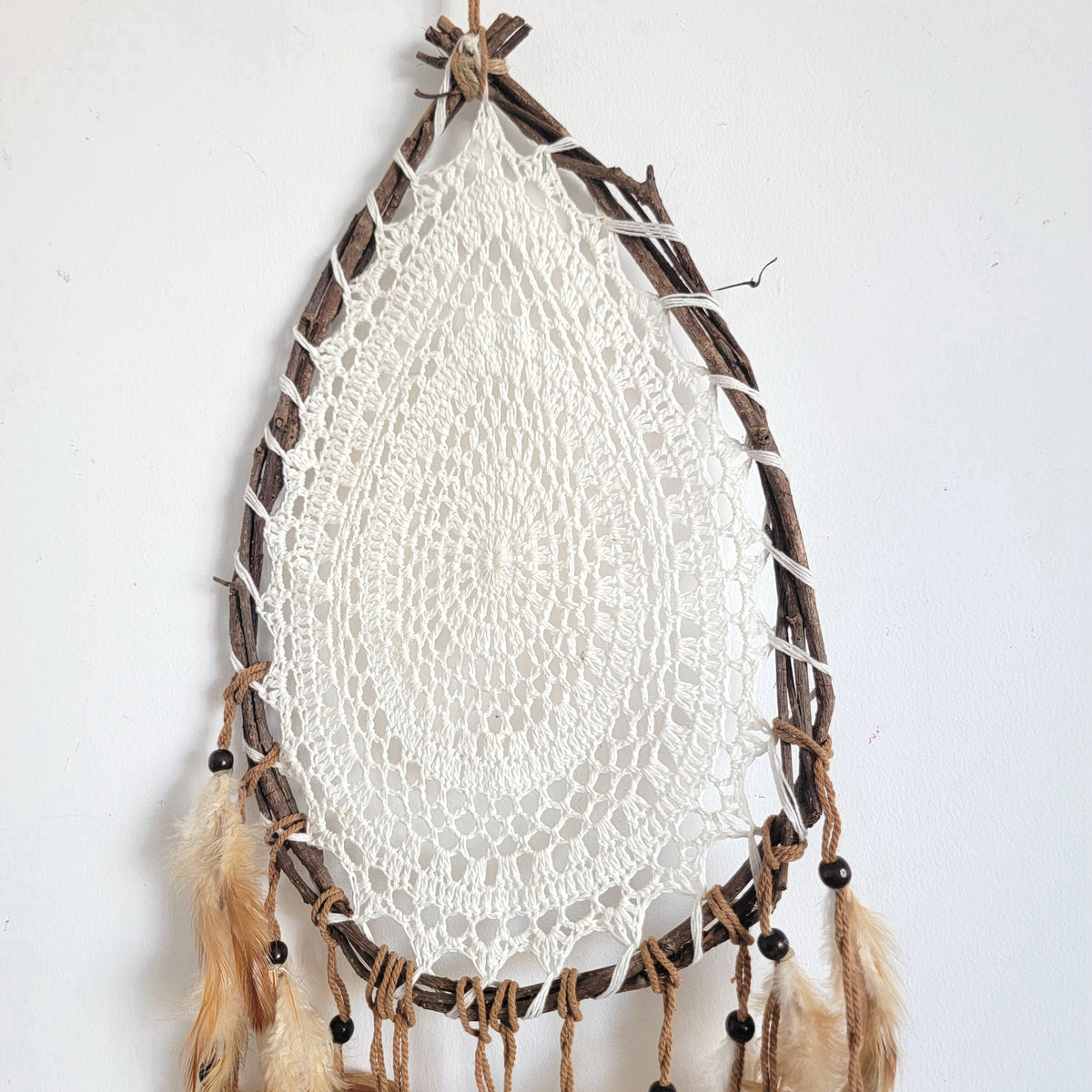 BOHO HOME DECORATION BOHO DREAMCATCHER WALL DECORATION  Drop shape with feathers-with branch, with crochet web