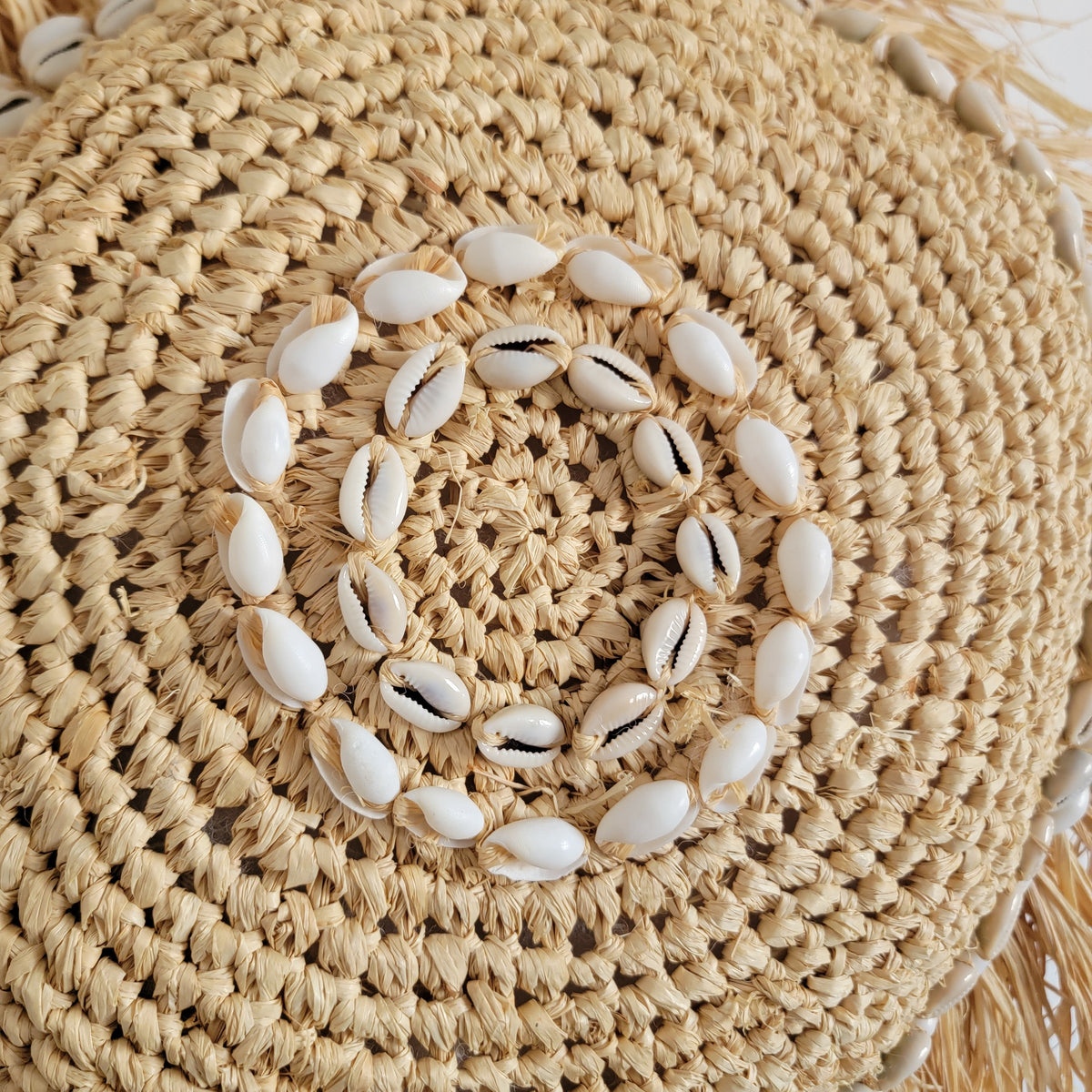Natural Raffia Shell Wall Decor | Boho Round Wall Art with Cowrie Shells & Fringe for Coastal Homes