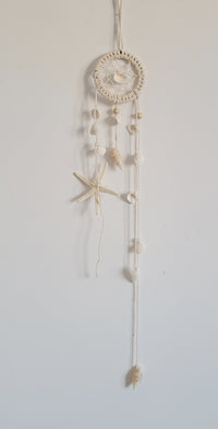 Coastal Seashell Macramé Dreamcatcher – Handwoven Wall Hanging Bring the Calming Essence of the Ocean into Your Home