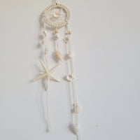 Coastal Seashell Macramé Dreamcatcher – Handwoven Wall Hanging Bring the Calming Essence of the Ocean into Your Home