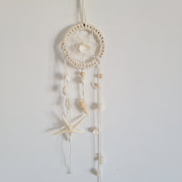 Coastal Seashell Macramé Dreamcatcher – Handwoven Wall Hanging Bring the Calming Essence of the Ocean into Your Home