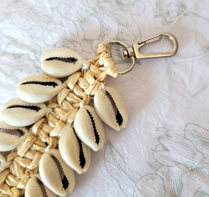 2pcs/pack, raffia macrame keyring with shells raffia decoration raffia keyring Keychain
