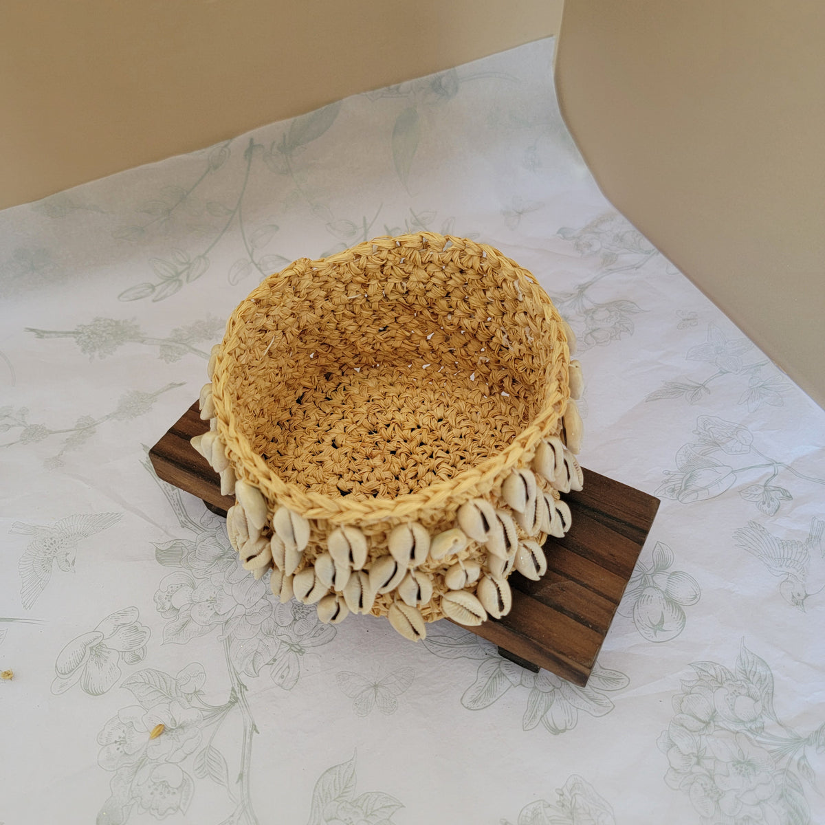 HANDWEAVING AND SHELLS with  CANDLE HOLDER WITH GRASS candle cup RAFFIA CROCHET