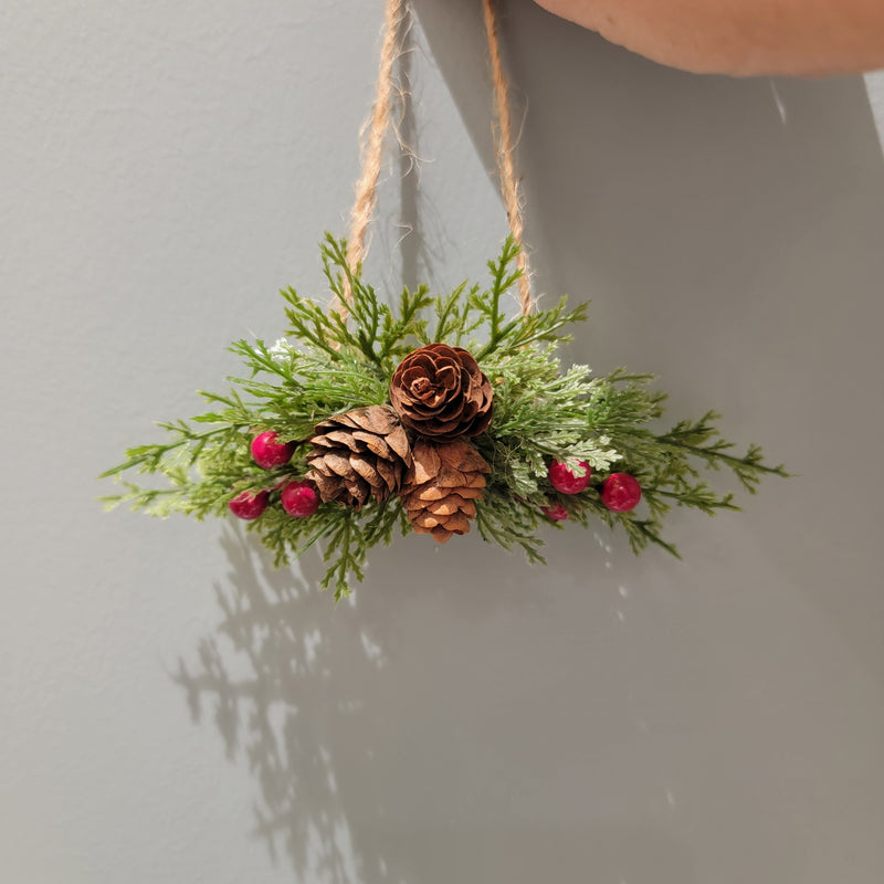 free shipping Christmas Pinecone & Red Berry Garland - Festive Wall Decor winter hanging ornament 4pcs/pack