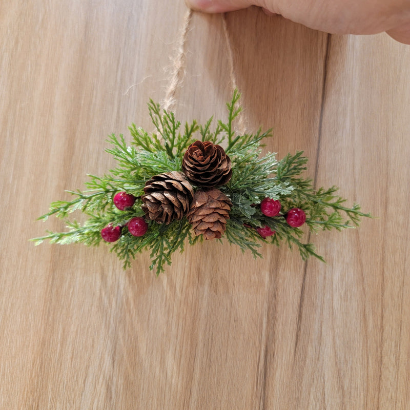 free shipping Christmas Pinecone & Red Berry Garland - Festive Wall Decor winter hanging ornament 4pcs/pack