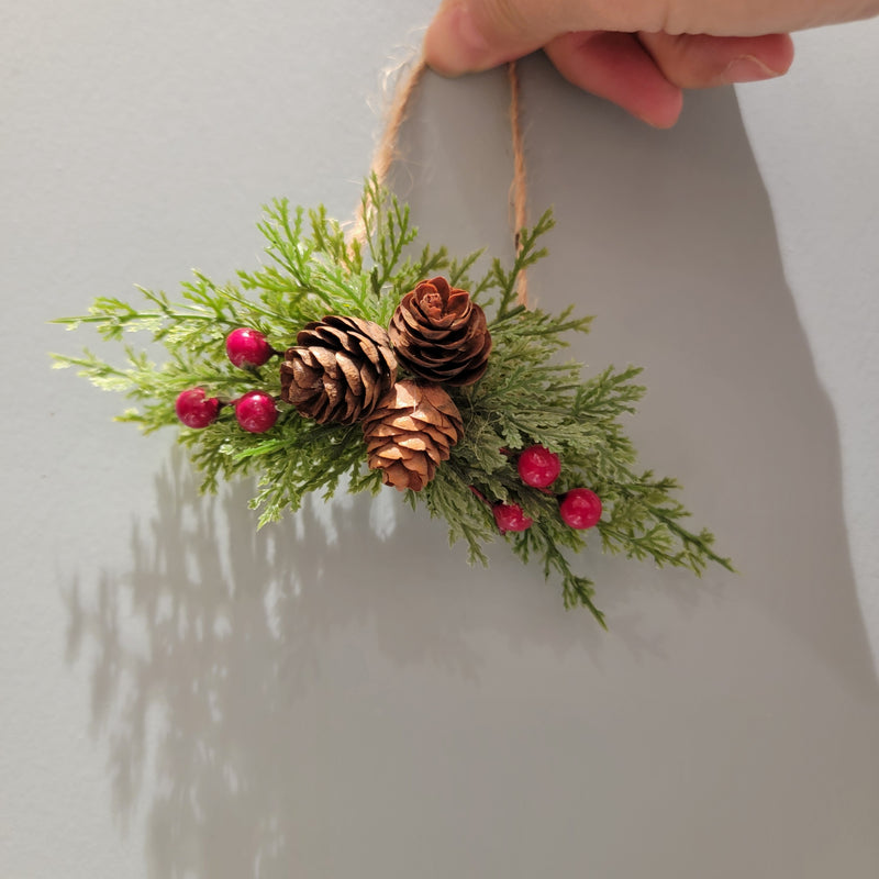 free shipping Christmas Pinecone & Red Berry Garland - Festive Wall Decor winter hanging ornament 4pcs/pack