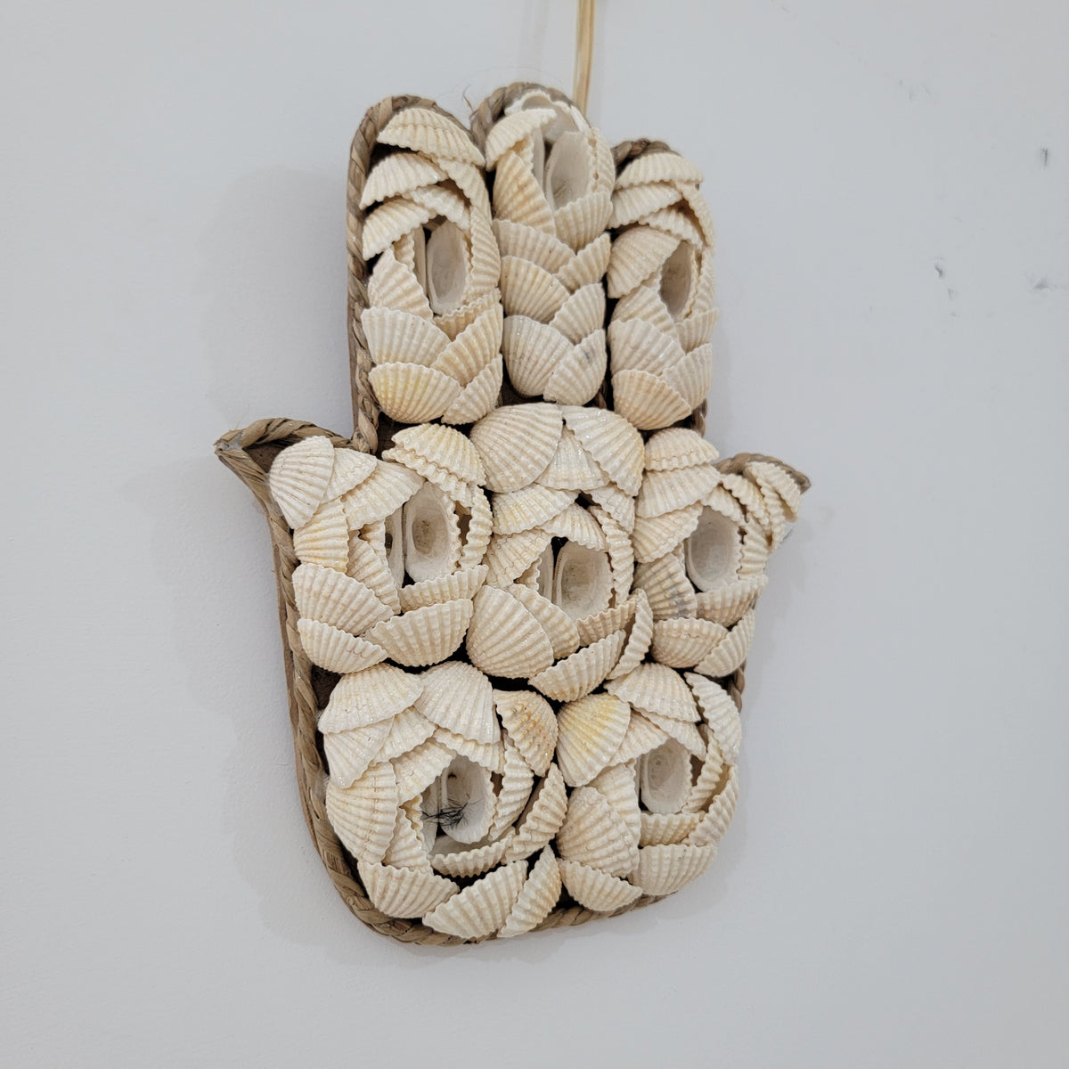 Handmade Seashell Hamsa Hand Wall Decor – Sacred Protective Symbol for Ramadan Blessings & Home Ambiance