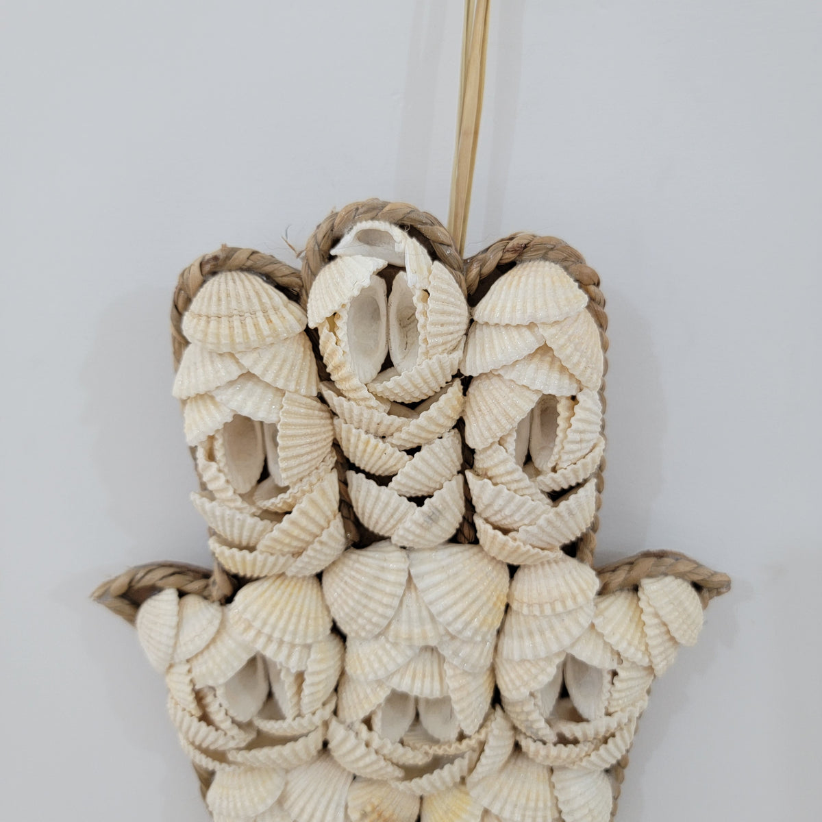 Handmade Seashell Hamsa Hand Wall Decor – Sacred Protective Symbol for Ramadan Blessings & Home Ambiance