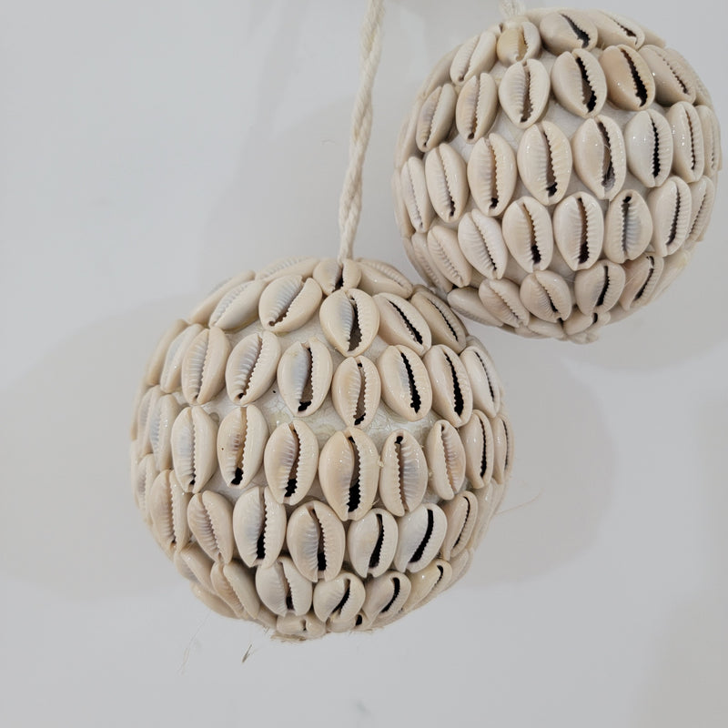 Handcrafted boho sea shell balls decorative ornaments, perfect for Christmas decor, size D12CM and D10CM.