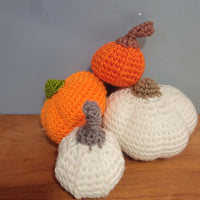 1set miniatures hand crocheted halloween pumpkin set with black box ghost decorative Item pumpkin design style halloween decorations