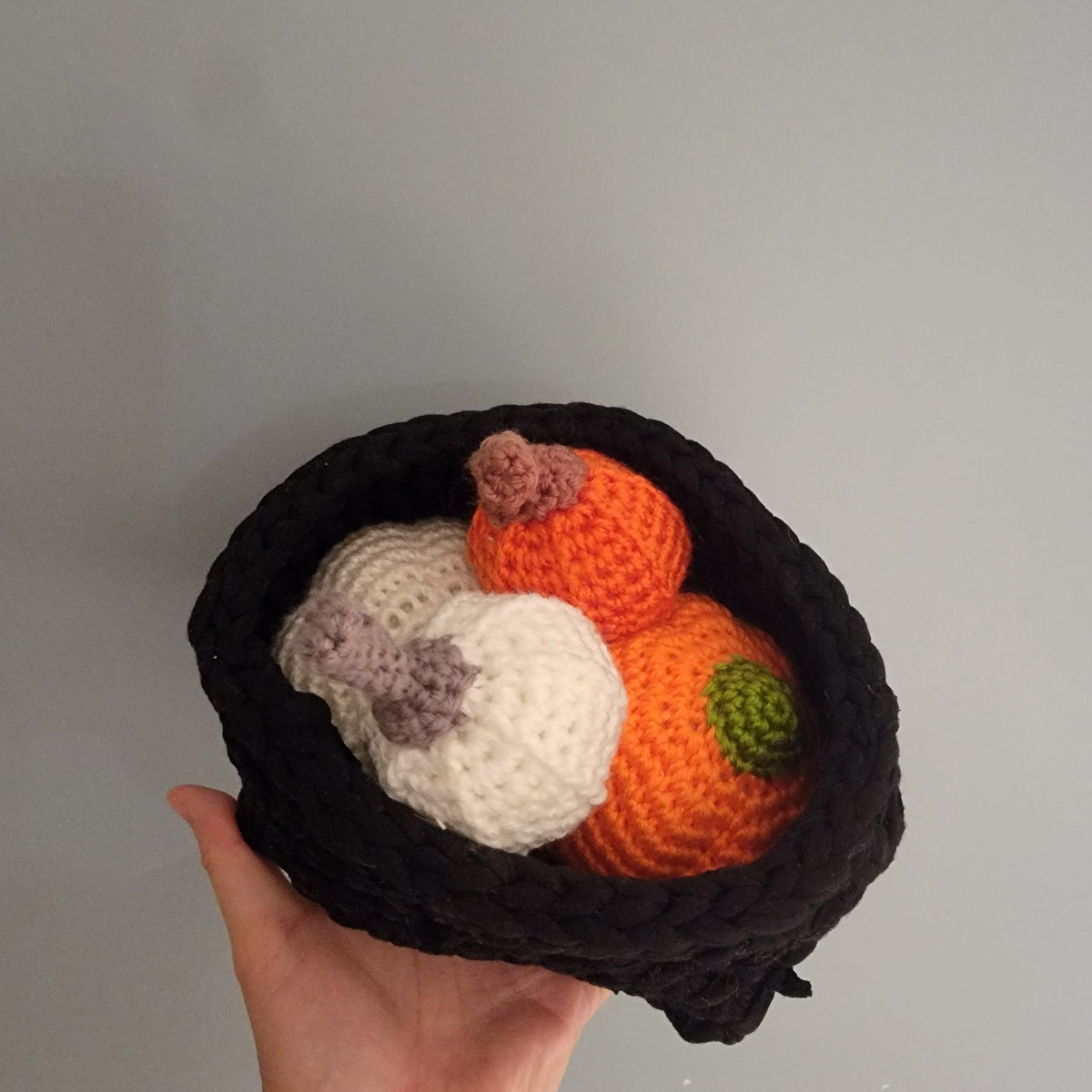 1set miniatures hand crocheted halloween pumpkin set with black box ghost decorative Item pumpkin design style halloween decorations