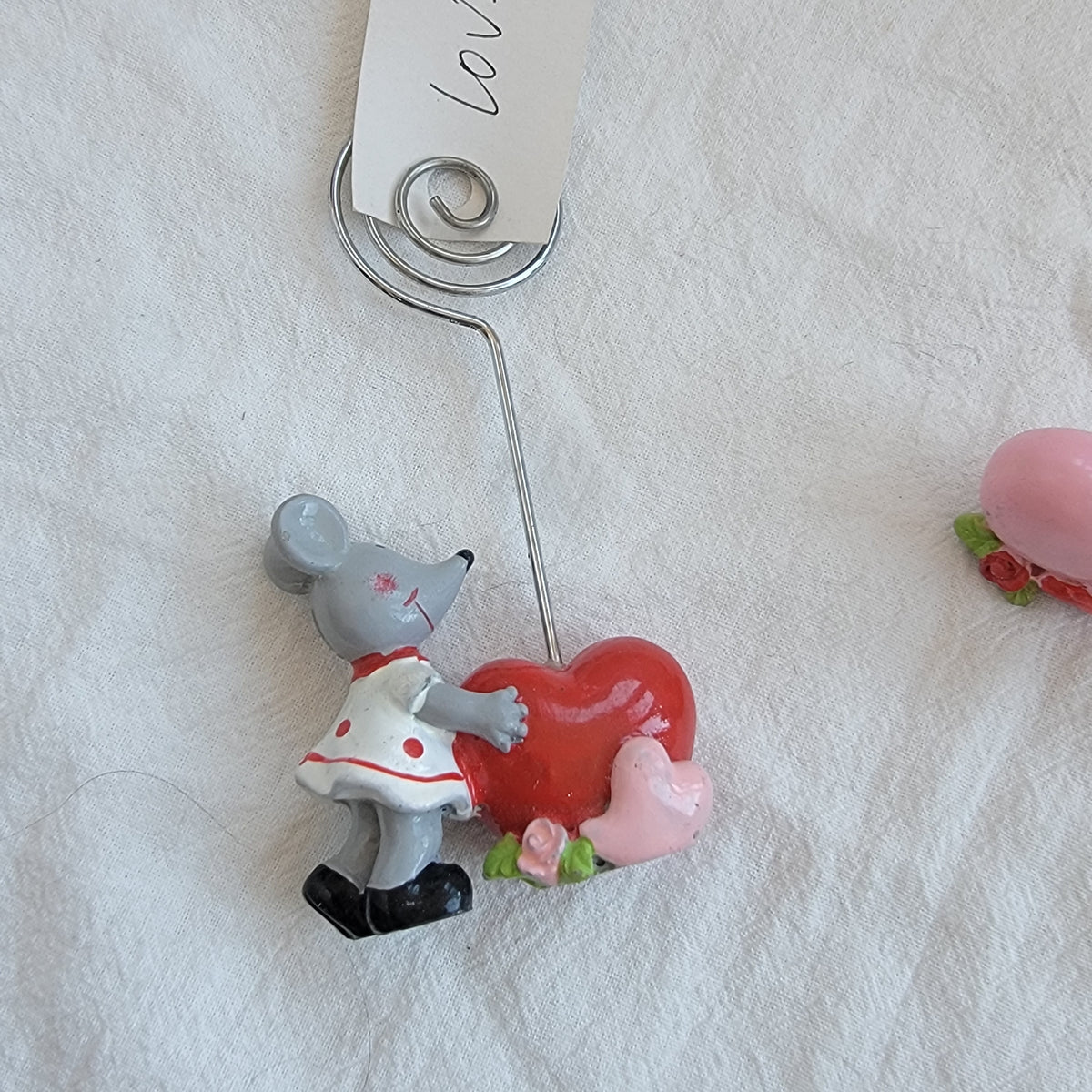 Cute Bride & Groom Mouse Heart Note Holders — Whimsical Desk Decor & Romantic Gift