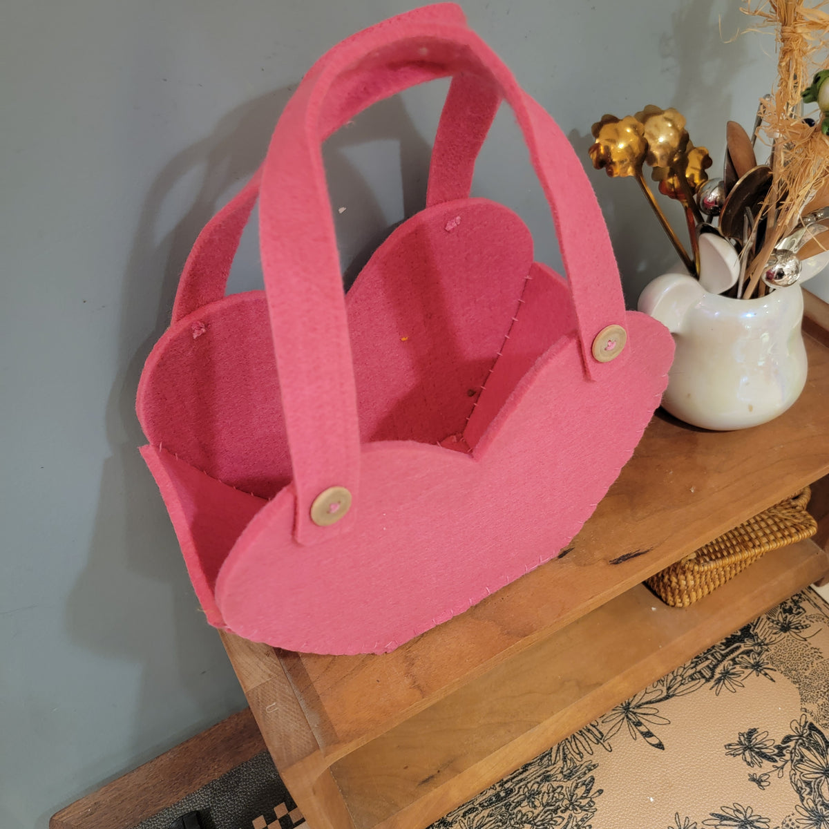 Cute Heart-Shaped Non-Woven Fabric Storage Handbag - Adorable Portable Organizer for Small Essentials