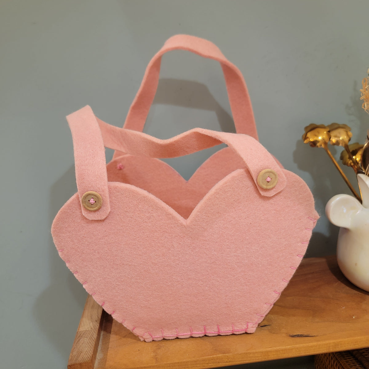 Cute Heart-Shaped Non-Woven Fabric Storage Handbag - Adorable Portable Organizer for Small Essentials