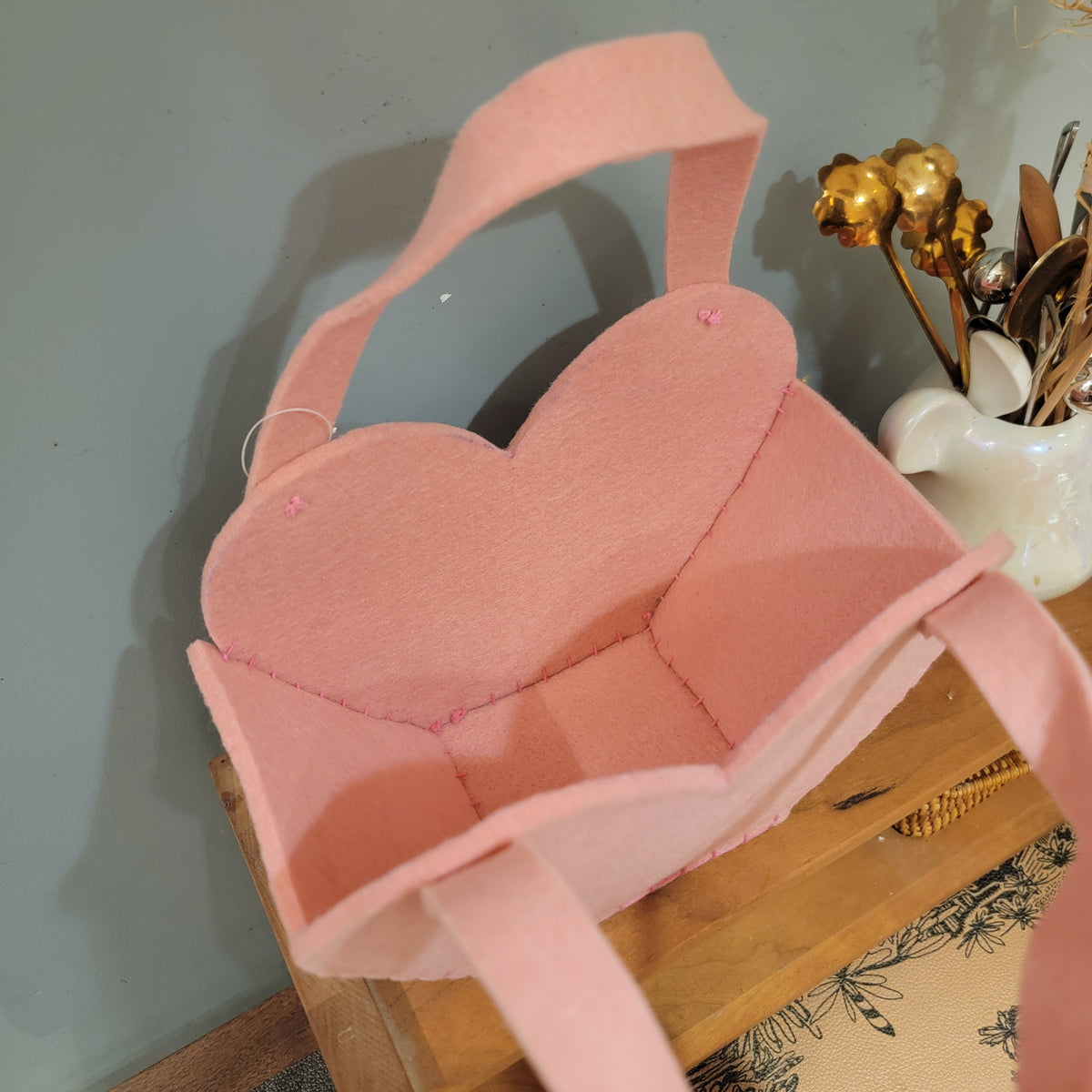 Cute Heart-Shaped Non-Woven Fabric Storage Handbag - Adorable Portable Organizer for Small Essentials