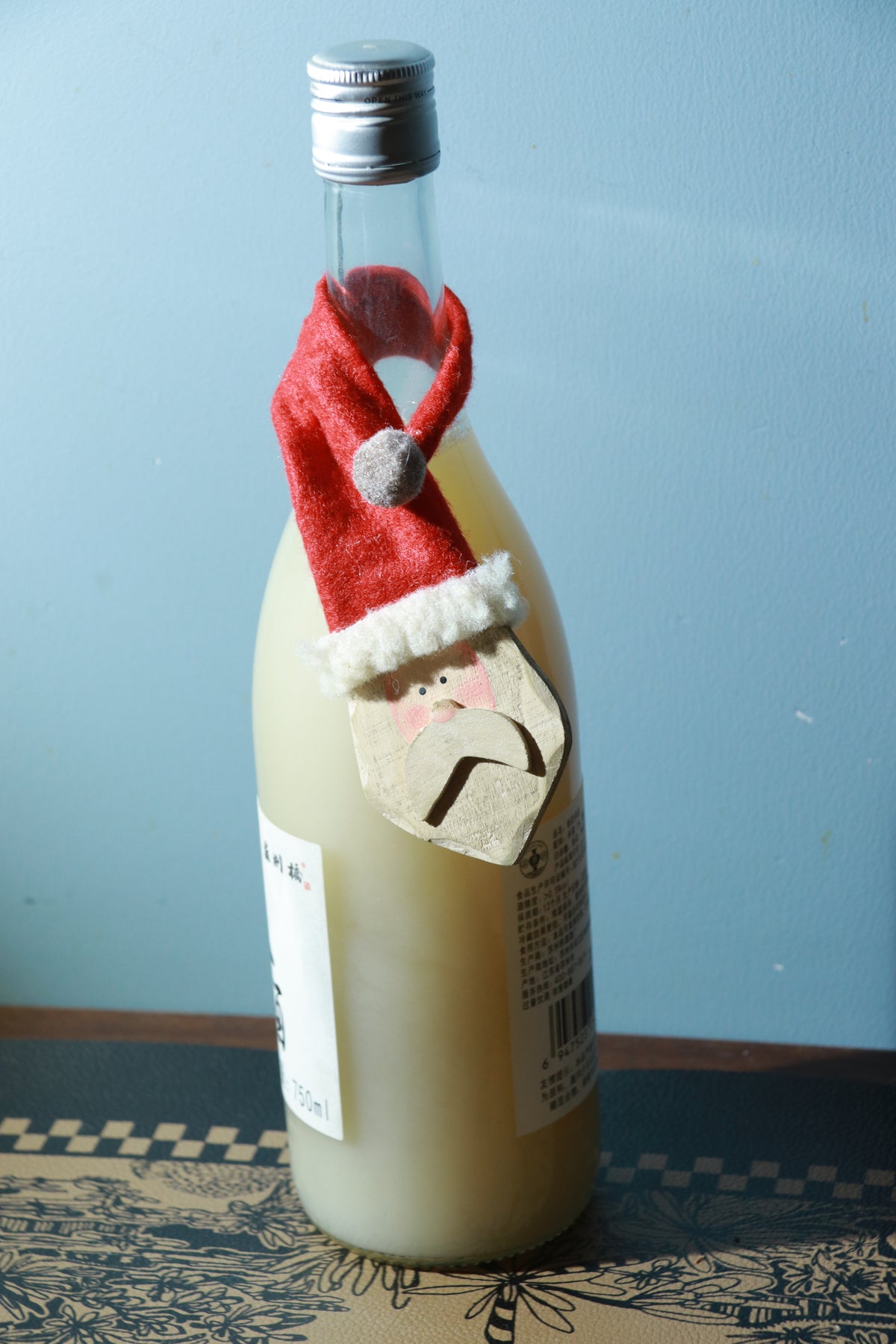 Rustic Santa Bottle Topper with Flexible Wire Hangable Christmas Decor for Bottles Gifts & More 2pcs/packet