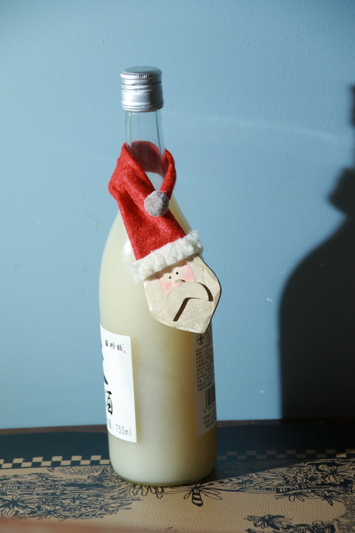 Rustic Santa Bottle Topper with Flexible Wire Hangable Christmas Decor for Bottles Gifts & More 2pcs/packet